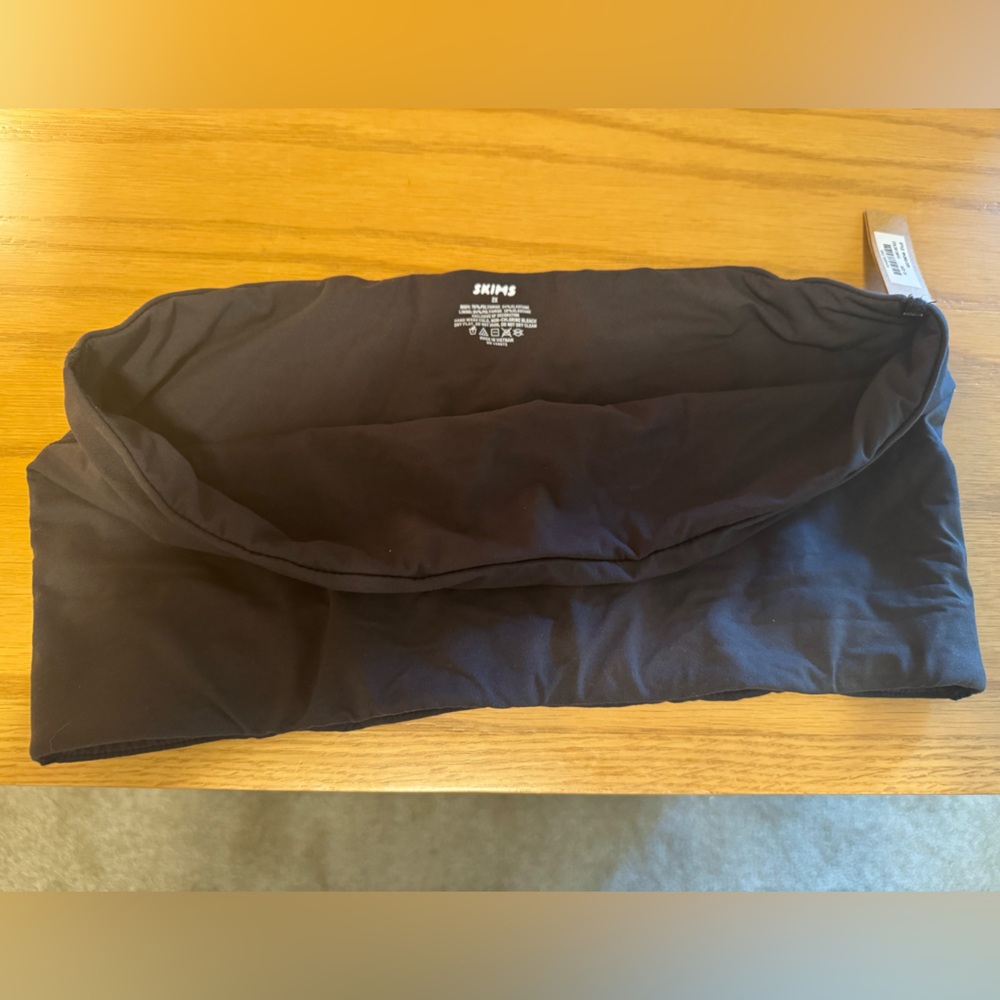 SKIMS Fits Everybody Bandeau Color: Onyx - Picture 3 of 3